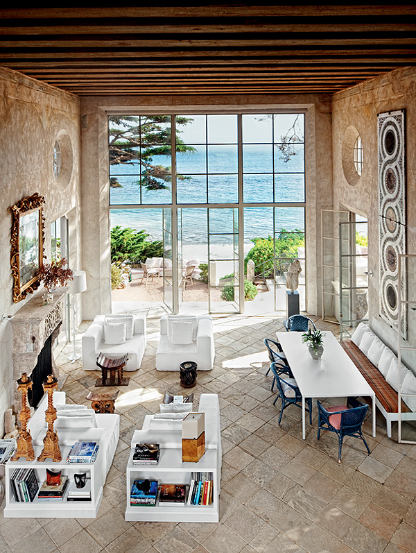 A casa dos sonhos de um designer e antiquário em Malibu