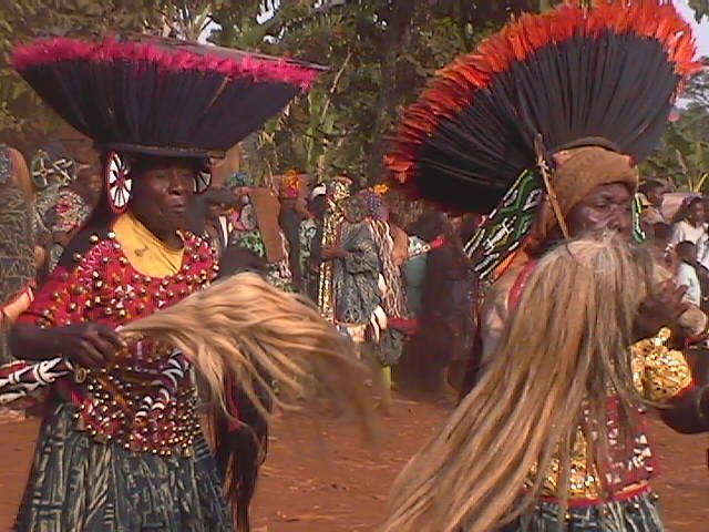 JUJU HATS: OS DECORATIVOS CHAPÉUS AFRICANOS