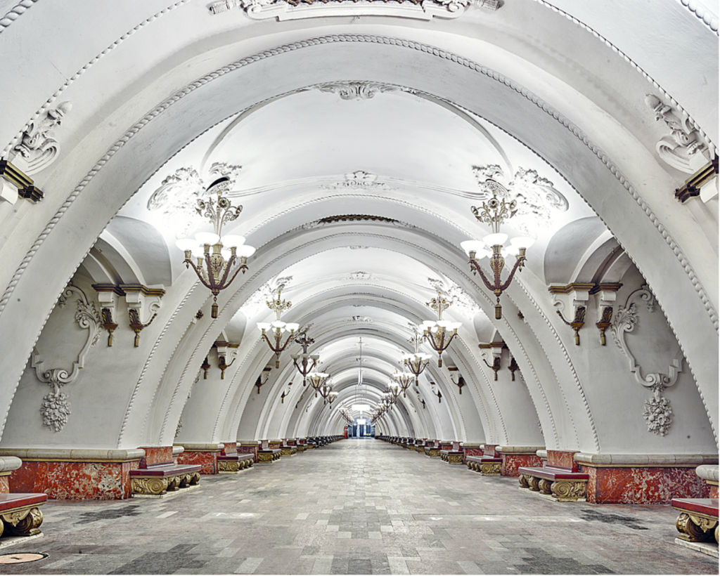 Os palácios subterrâneos do metrô de Moscou