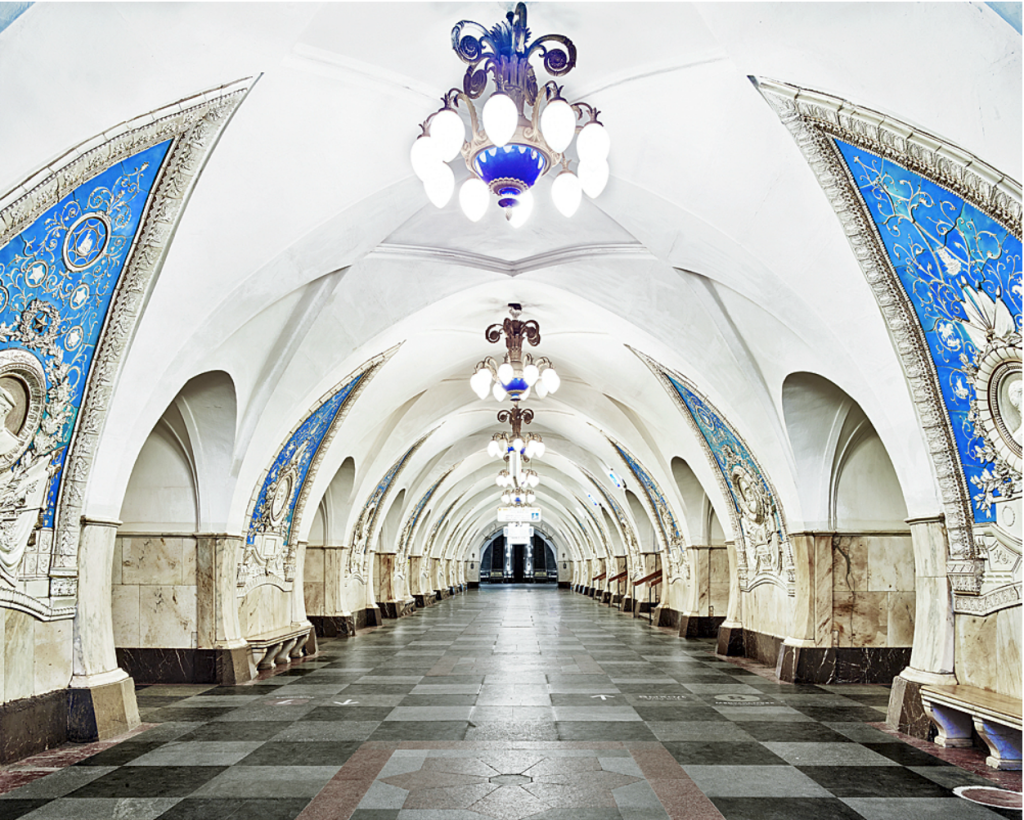 Os palácios subterrâneos do metrô de Moscou