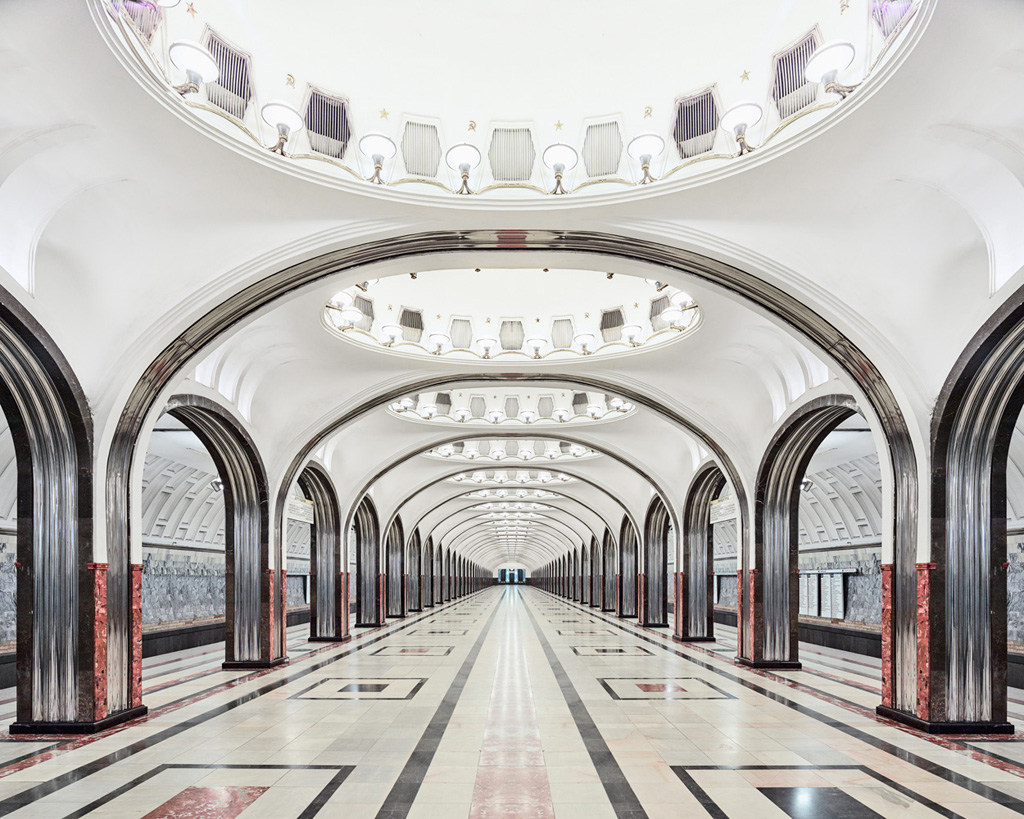 Os palácios subterrâneos do metrô de Moscou