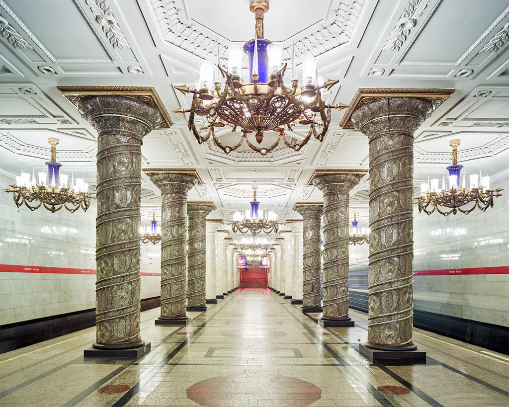 Os palácios subterrâneos do metrô de Moscou