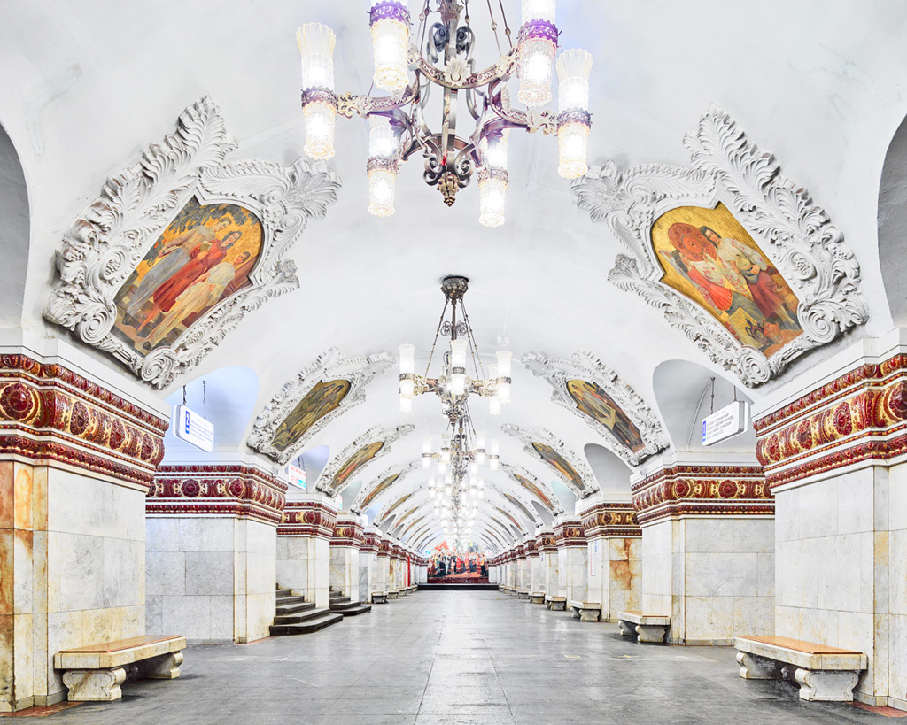 Leia mais sobre o artigo A beleza dos palácios subterrâneos do METRÔ DE MOSCOU