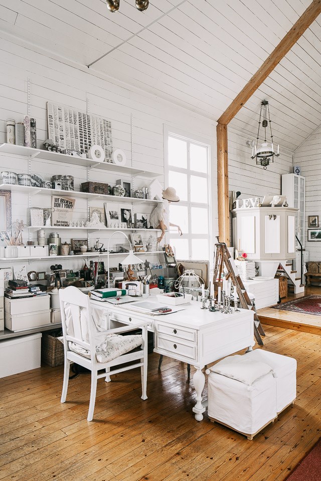 Uma reforma e uma bela decoração transformam uma antiga capela em uma casa de tirar o fôlego.