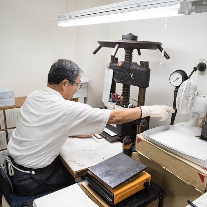 BUNKO-YA OOZEKI e o tradicional artesanato japonês em couro